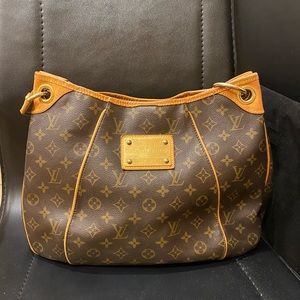 Louis Vuitton monograms GALLIERA PM